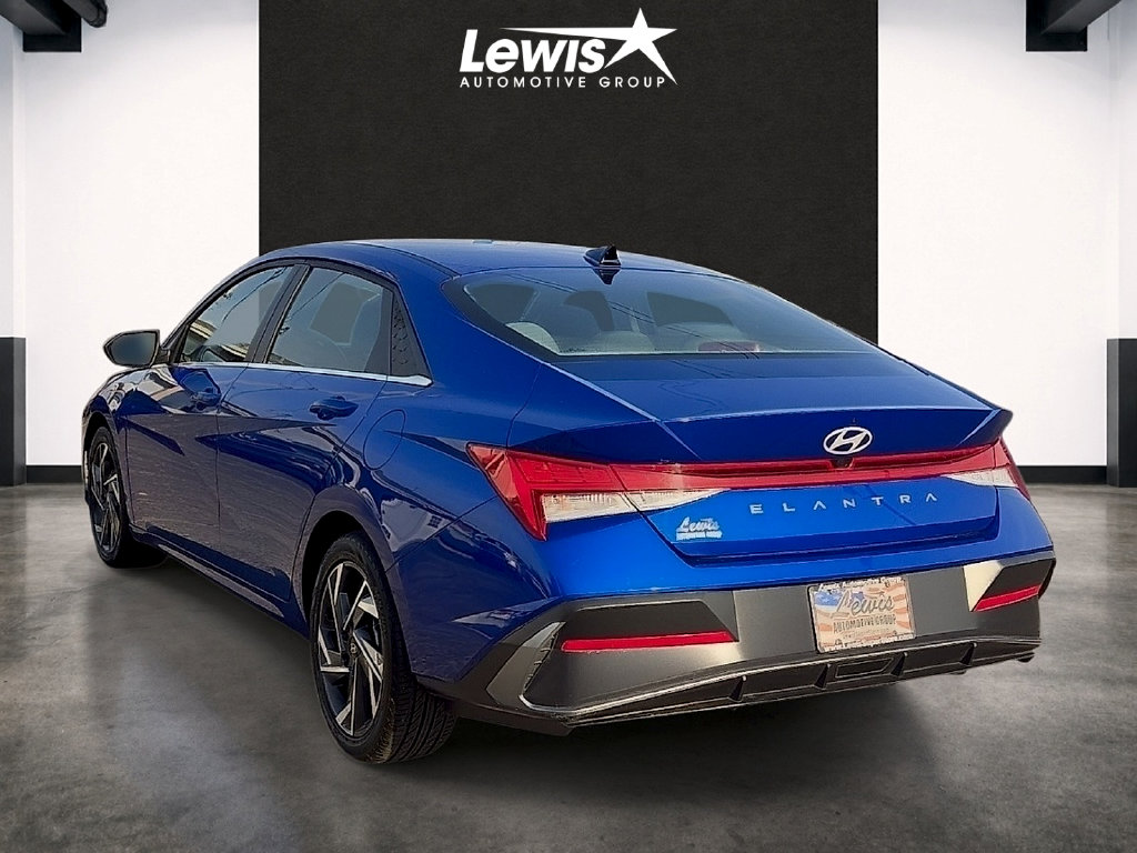 Used 2025 Hyundai Elantra SEL Convenience Sedan