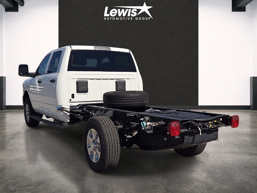 New 2026 Ram 3500 Chassis Cab TRADESMAN CREW 4X4 60' CA Pickup