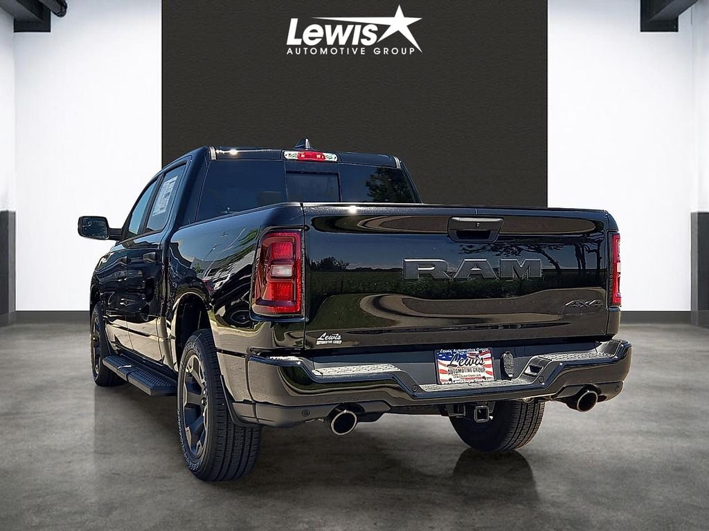 New 2026 Ram 1500 EXPRESS CREW CAB 4X4 5'7 BOX Pickup