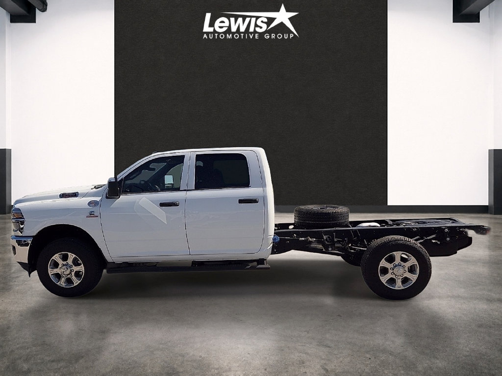 New 2026 Ram 3500 Chassis Cab TRADESMAN CREW 4X4 60' CA Pickup