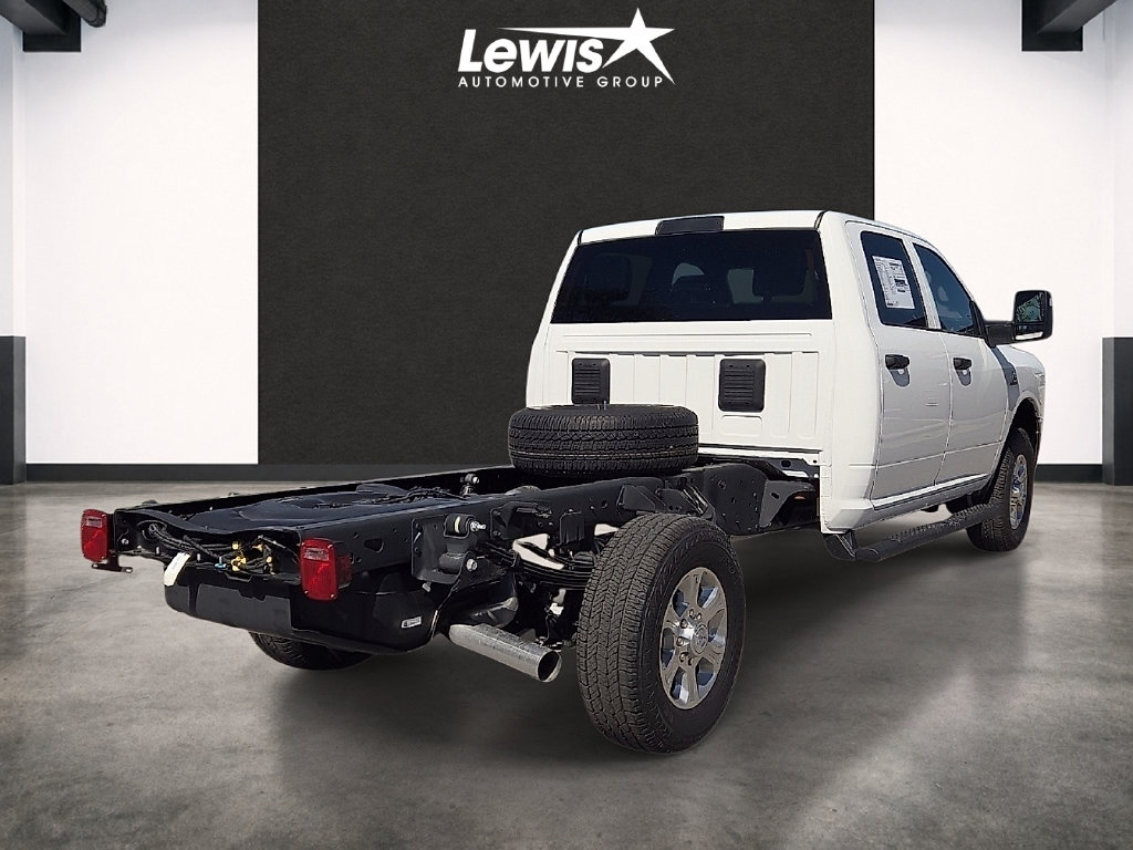 New 2026 Ram 3500 Chassis Cab TRADESMAN CREW 4X4 60' CA Pickup