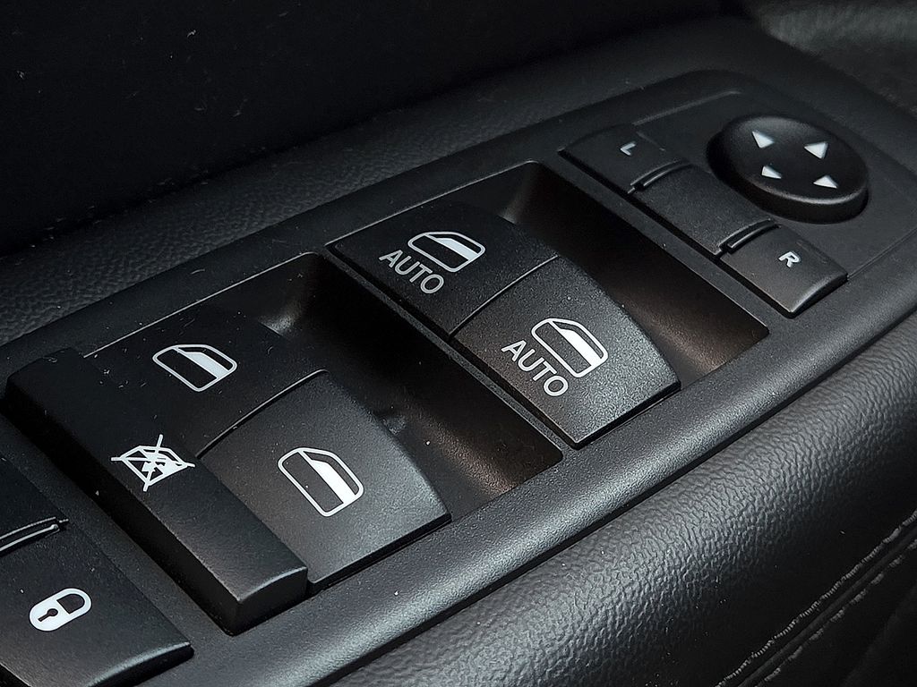 2020 Jeep Grand Cherokee Altitude - Photo 17