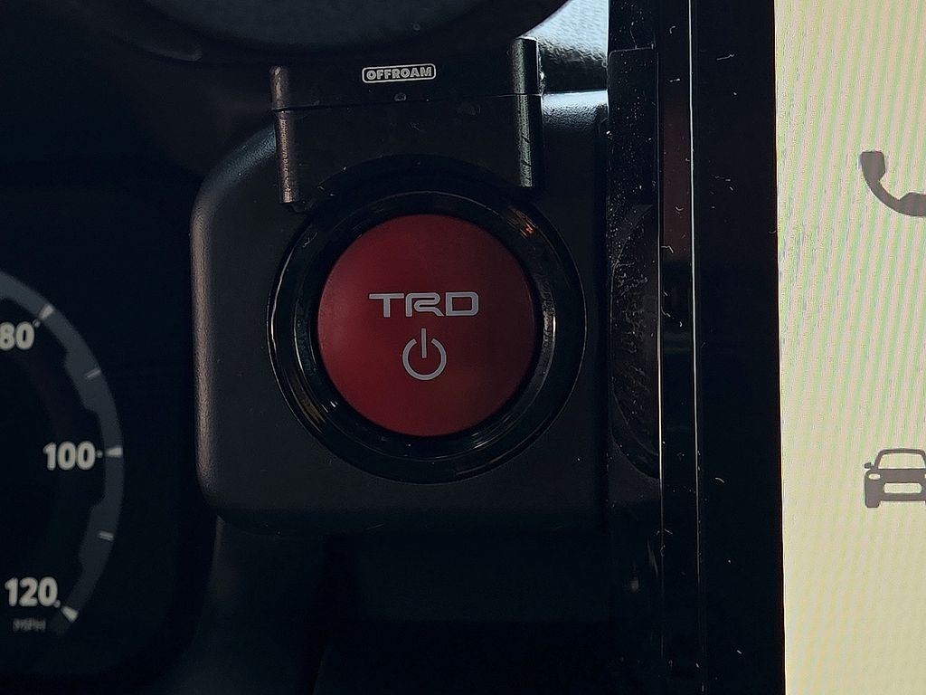 2025 Toyota Tacoma TRD Sport - Photo 16