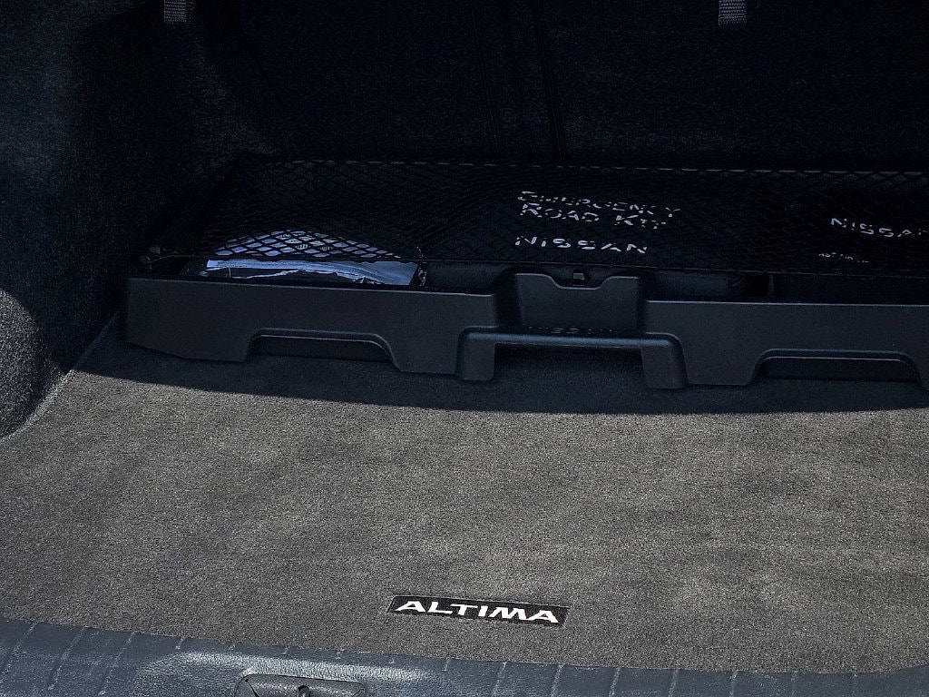 2025 Nissan Altima SR - Photo 8