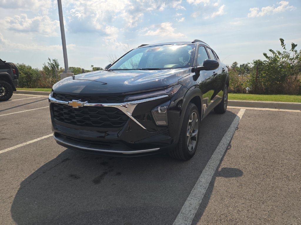 Used 2025 Chevrolet Trax LT SUV