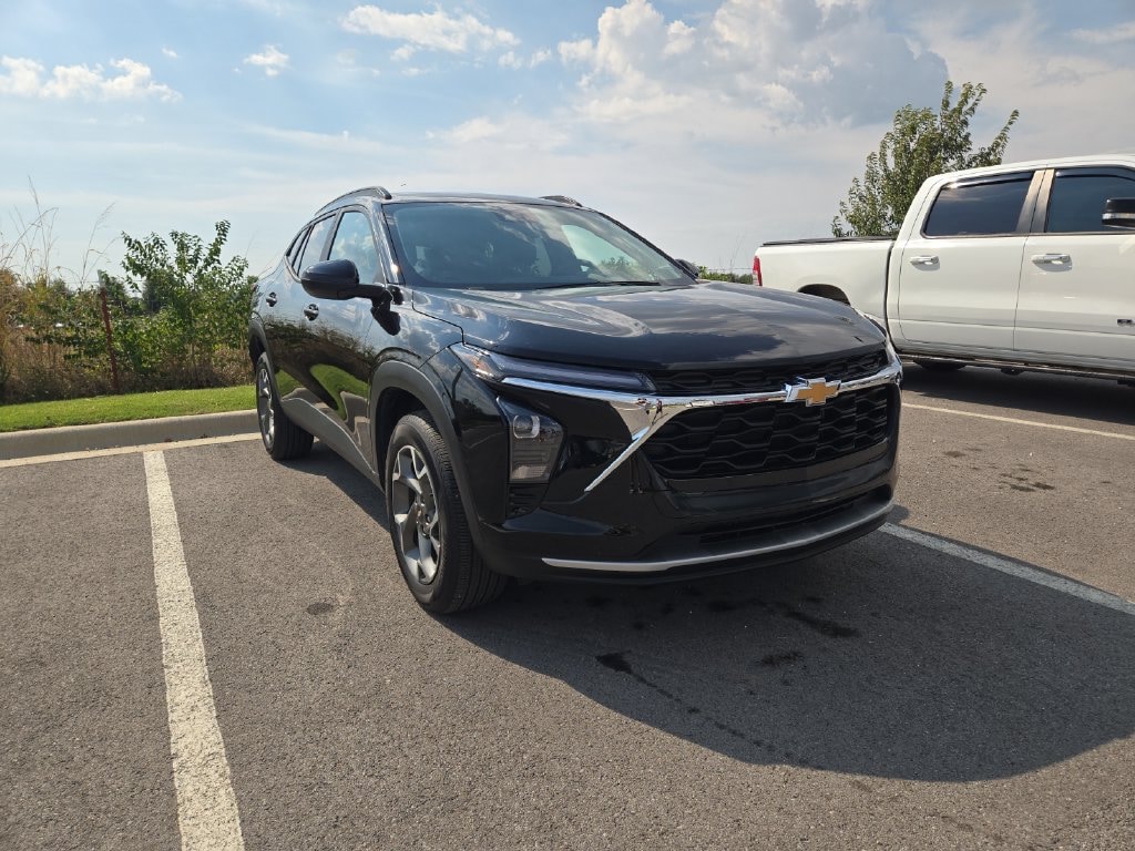 Used 2025 Chevrolet Trax LT SUV