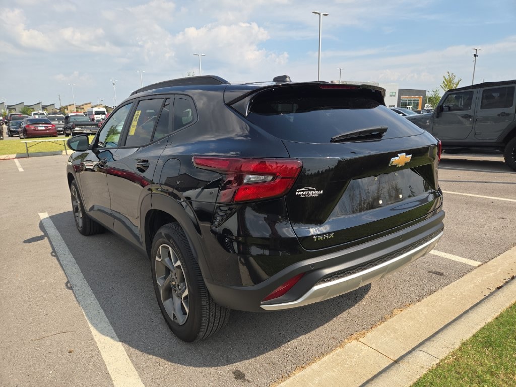 Used 2025 Chevrolet Trax LT SUV