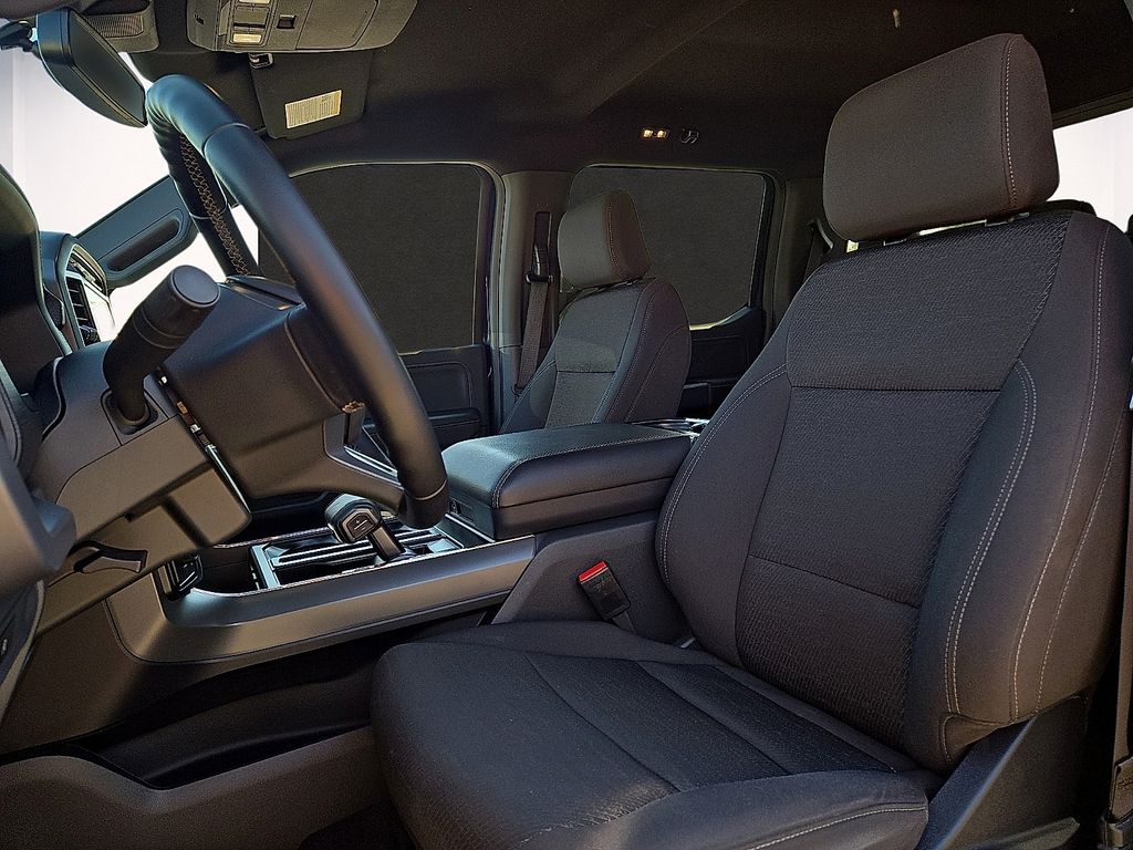 2025 Ford F-150 XLT - Photo 12