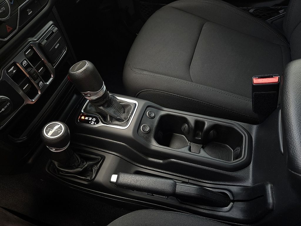 2022 Jeep Gladiator Altitude - Photo 19