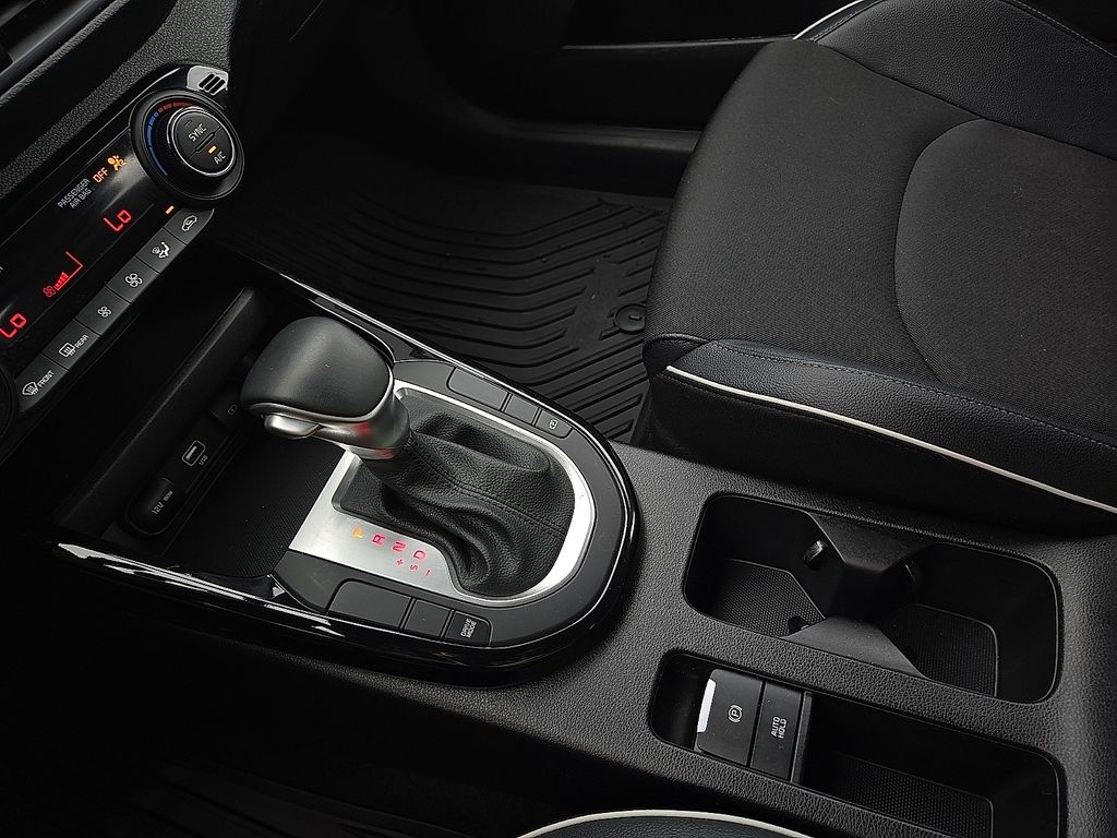 2024 Kia Forte GT-Line - Photo 19