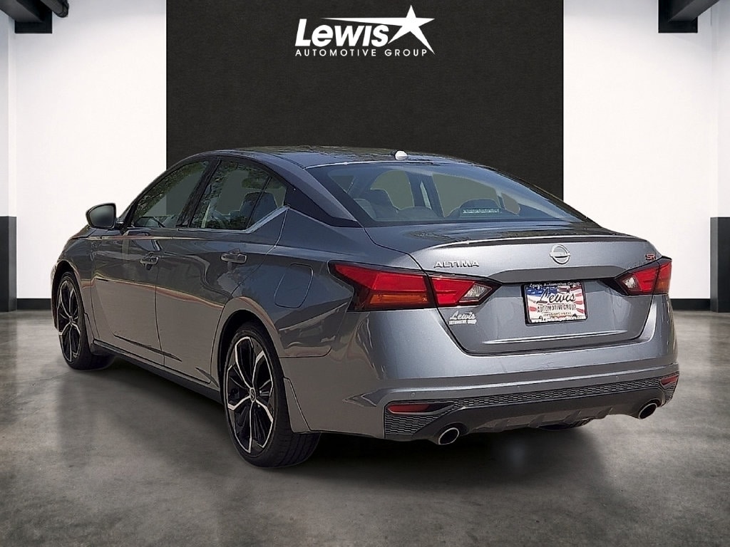 2025 Nissan Altima SR - Photo 3