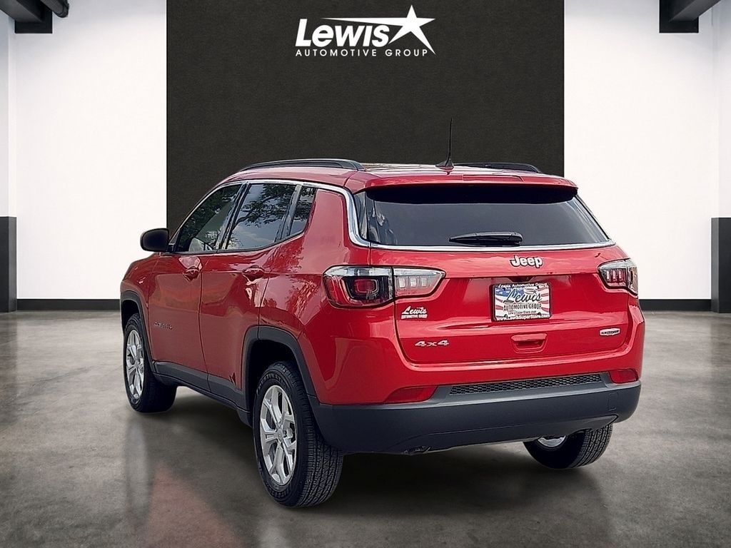 Used 2024 Jeep Compass Latitude SUV