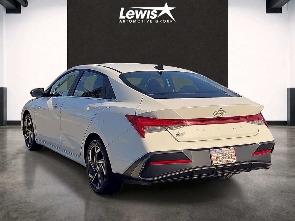 Used 2025 Hyundai Elantra SEL Convenience Sedan