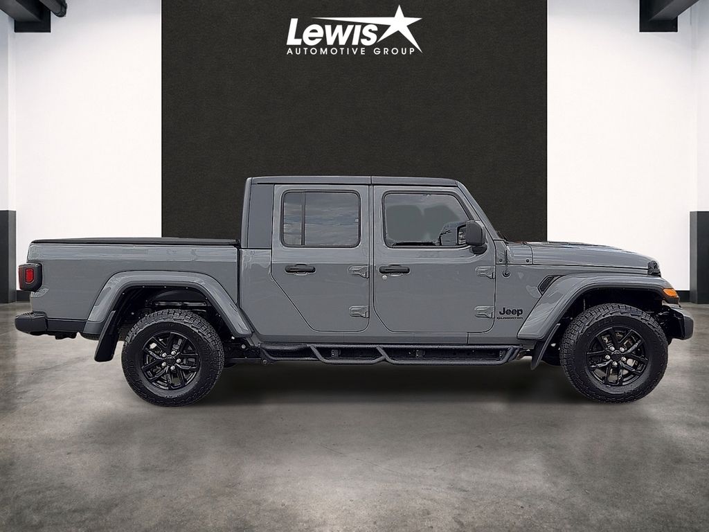 Used 2022 Jeep Gladiator Sport Truck Crew Cab