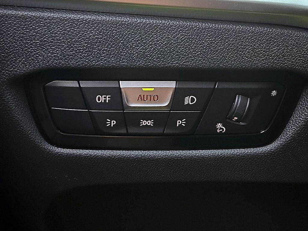 2025 BMW 2 Series 230i - Photo 17