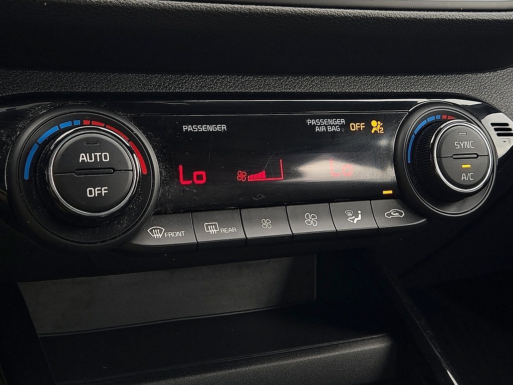 2024 Kia Forte GT-Line - Photo 13