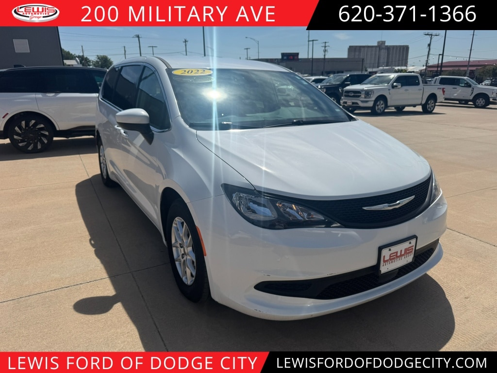 2022 Chrysler Voyager