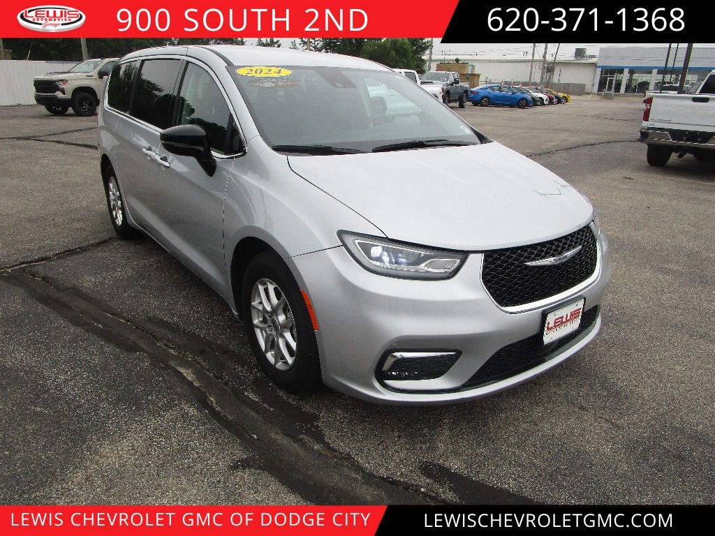 Used 2024 Chrysler Pacifica Touring L Minivan