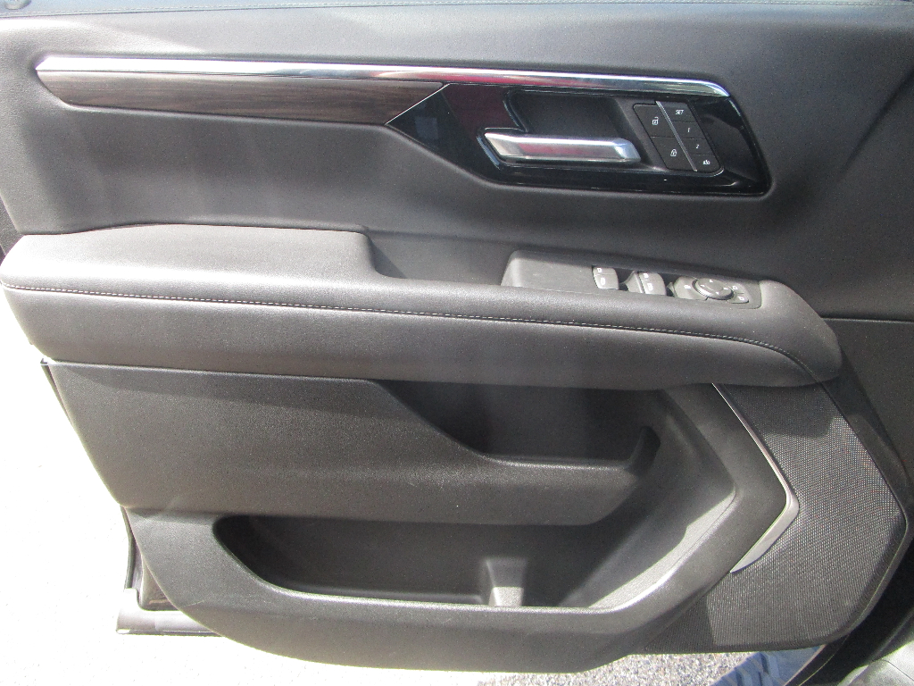 Used 2025 Chevrolet Suburban Z71 SUV