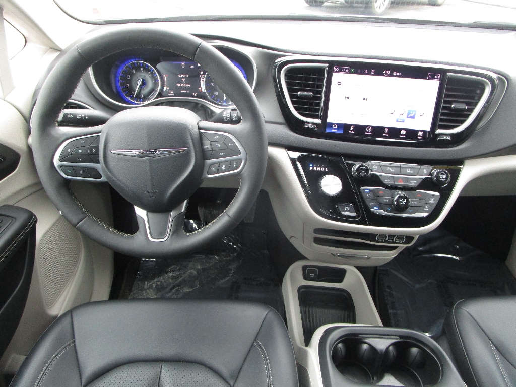 Used 2024 Chrysler Pacifica Touring L Minivan