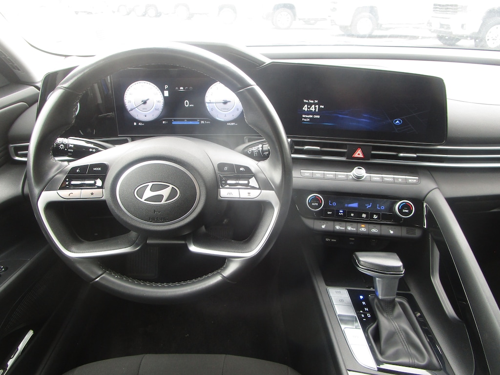 Used 2025 Hyundai Elantra SEL Convenience