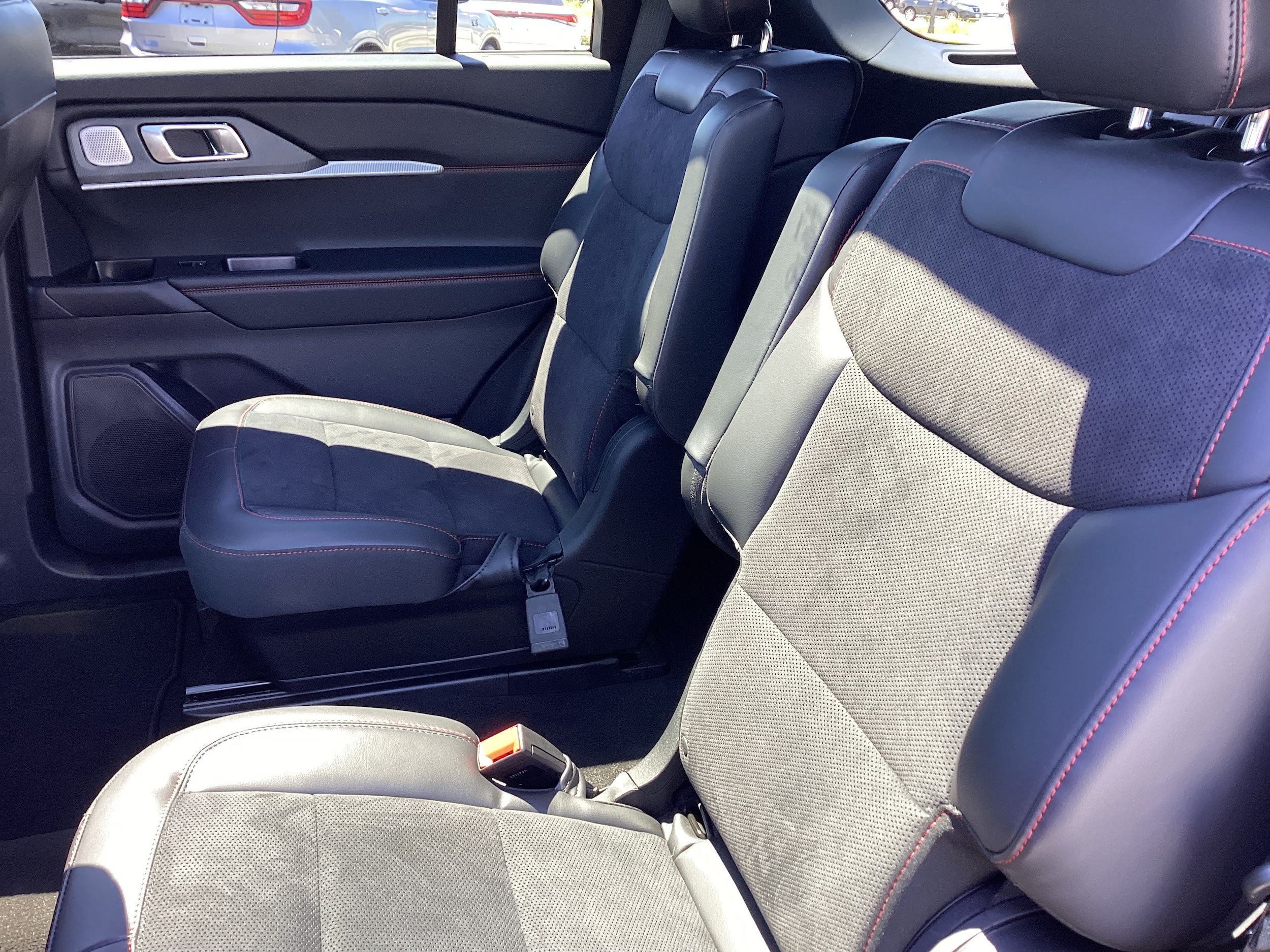 2026 Ford Explorer ST - Photo 13