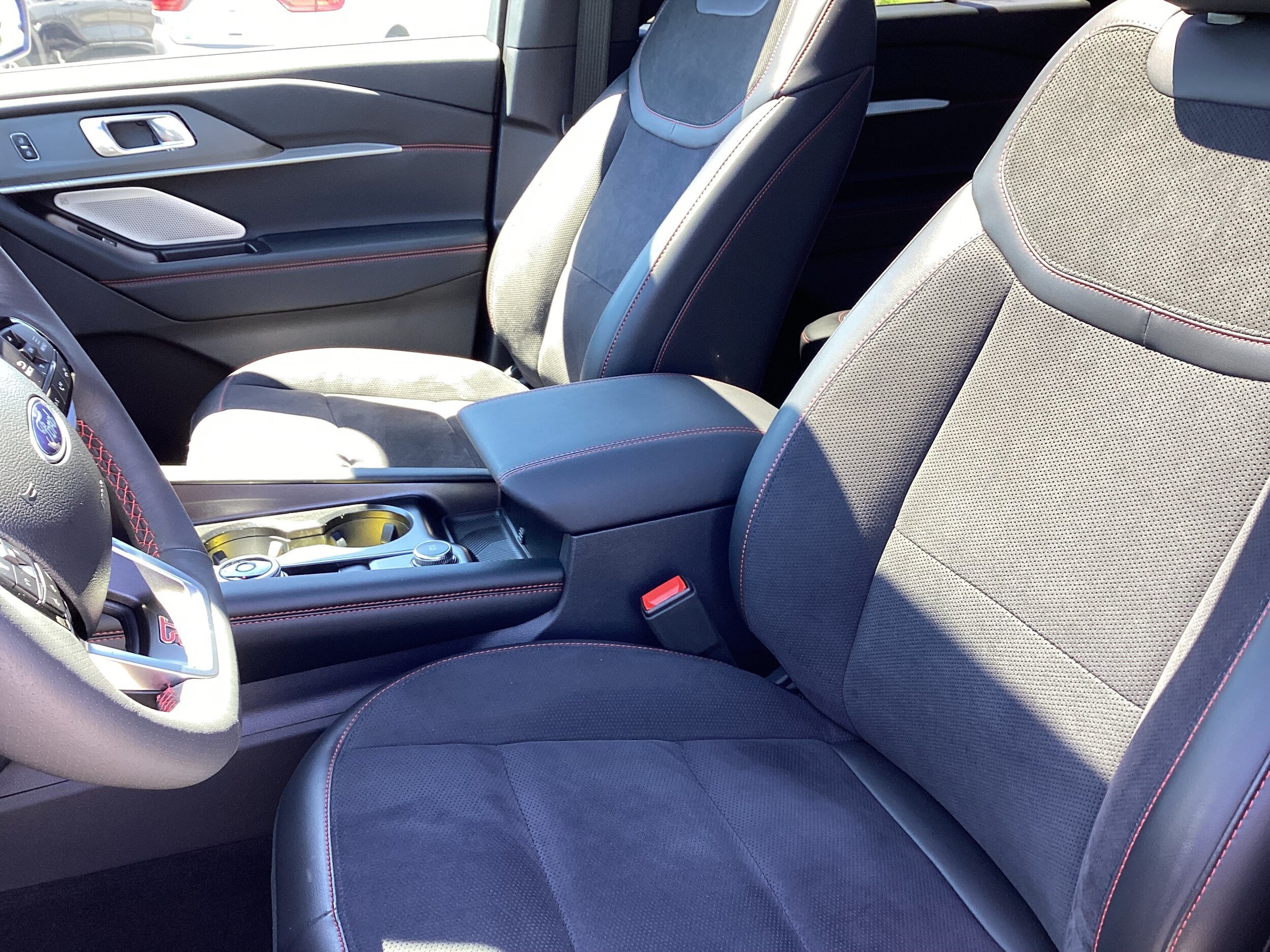 2026 Ford Explorer ST - Photo 12