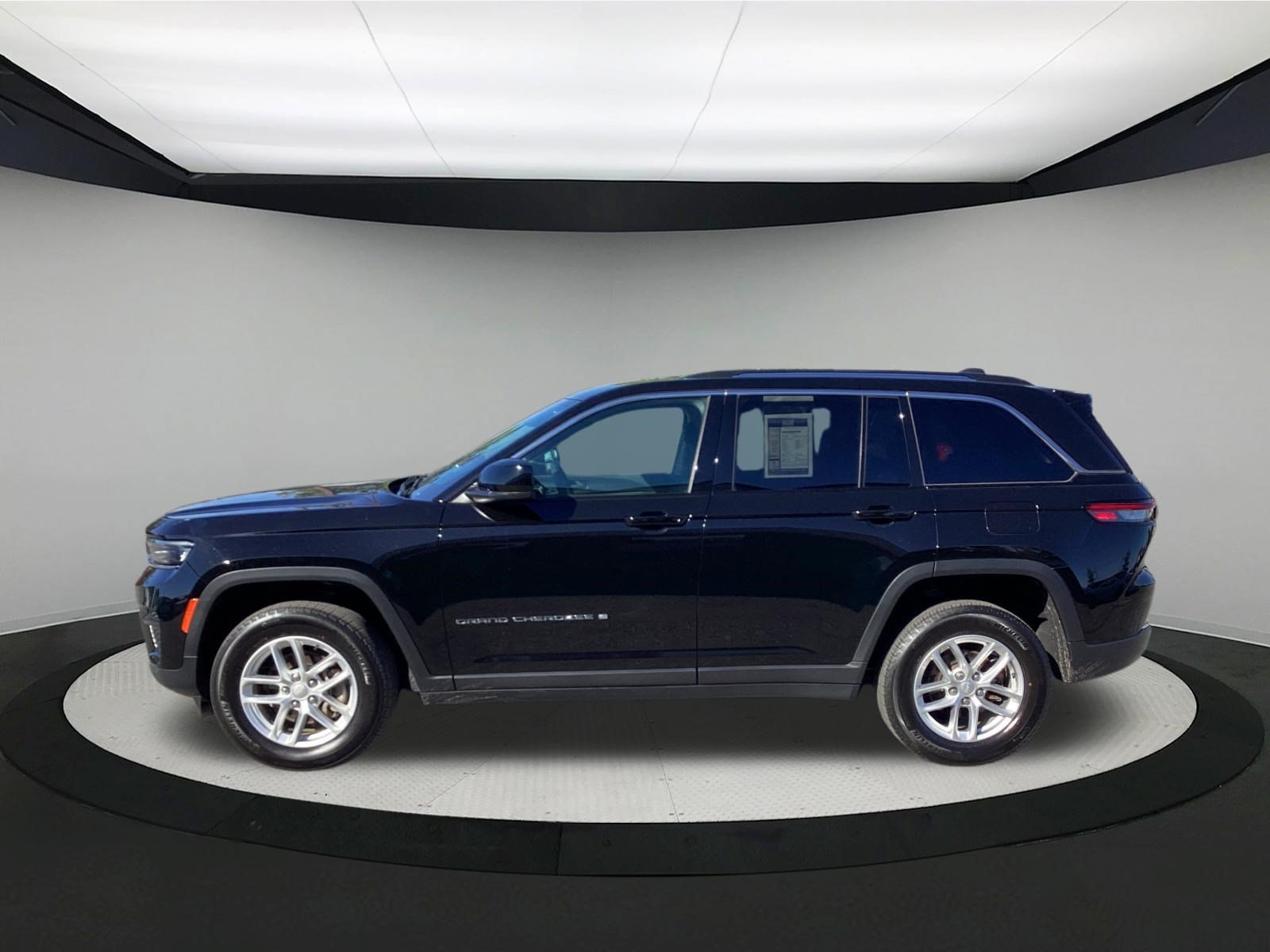 Used 2023 Jeep Grand Cherokee Laredo SUV
