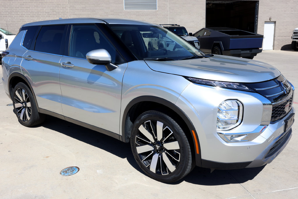 Used 2025 Mitsubishi Outlander SE SUV