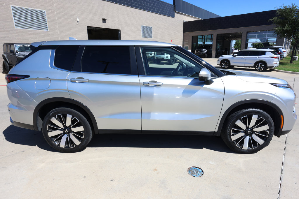 Used 2025 Mitsubishi Outlander SE SUV