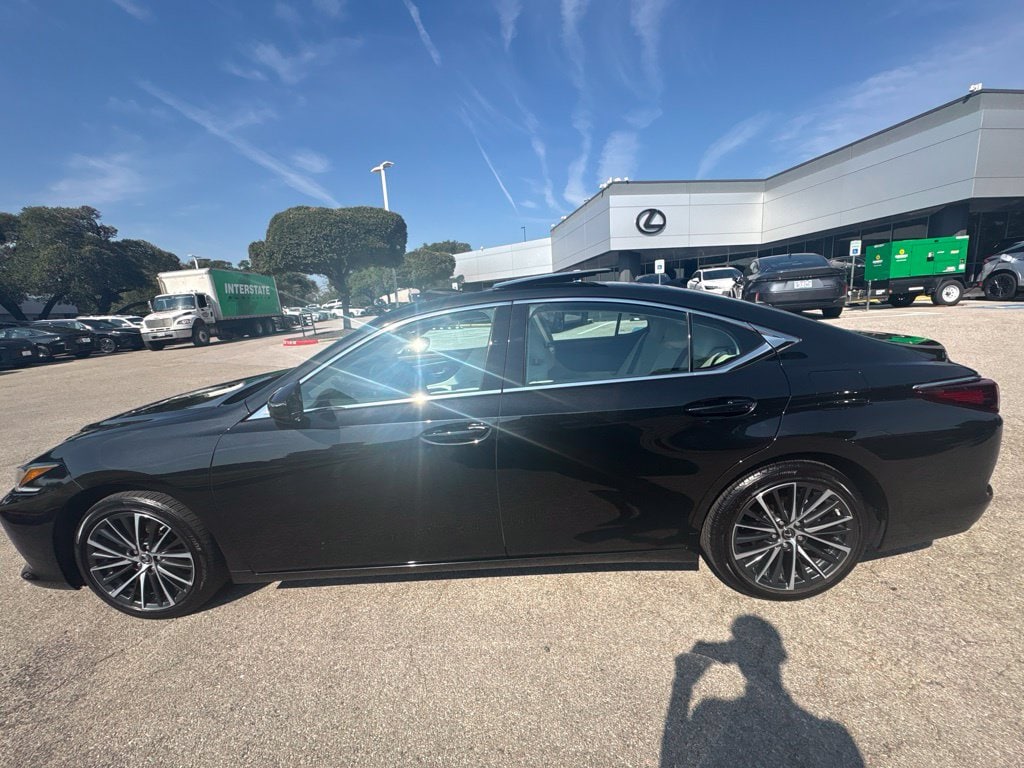 Certified 2025 Lexus ES 350 Base Sedan