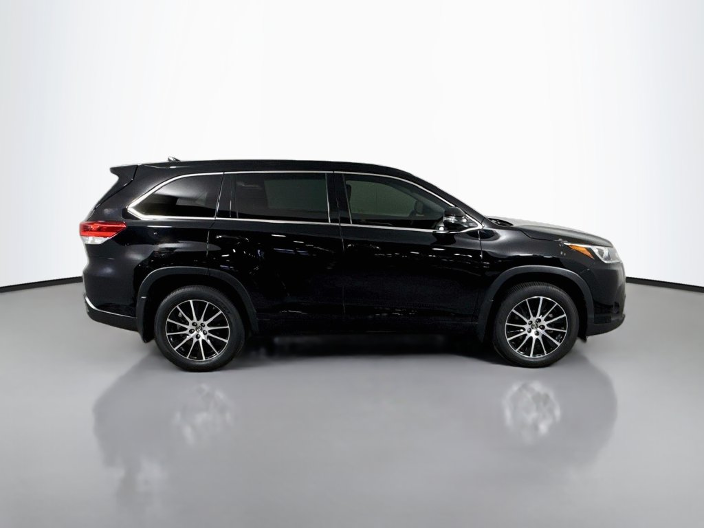 Used 2018 Toyota Highlander SE V6 SUV