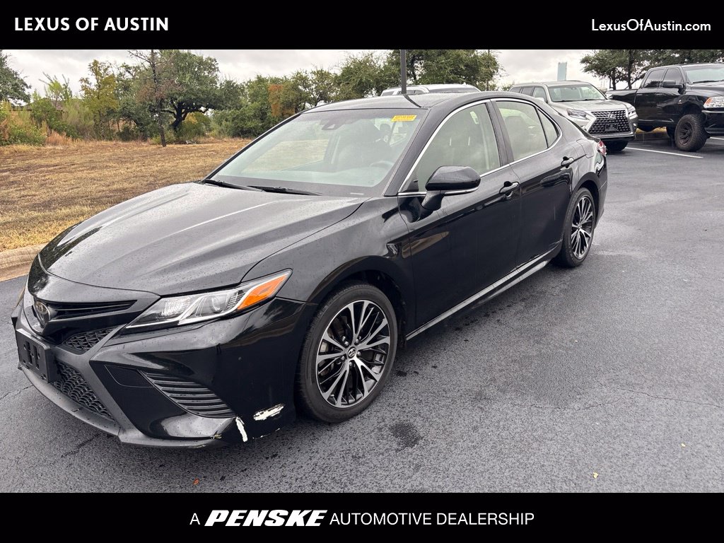 Used 2018 Toyota Camry SE Sedan