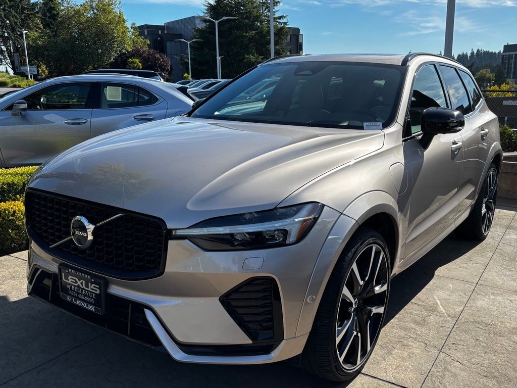 Used 2023 Volvo XC60 Recharge Plug-In Hybrid Ultimate Dark Theme