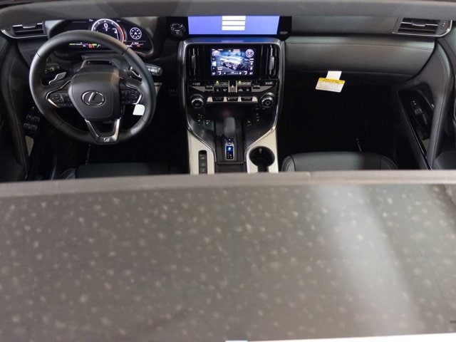 2026 Lexus LX 700h F-Sport - Photo 16