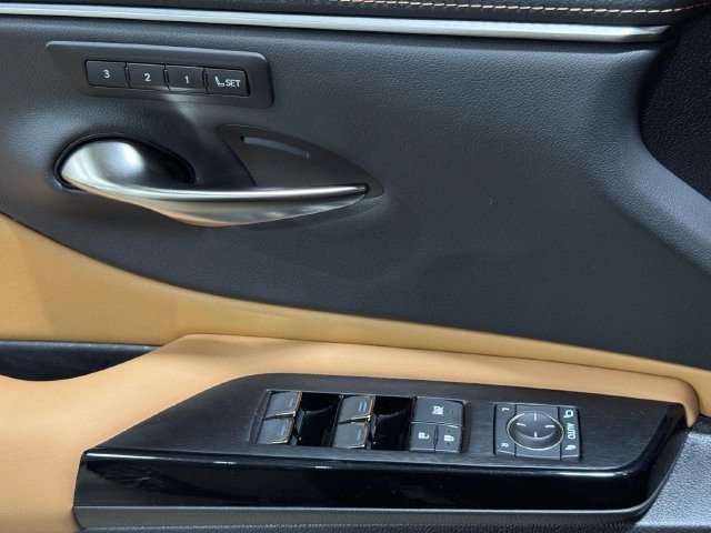 2024 Lexus ES 350 - Photo 18