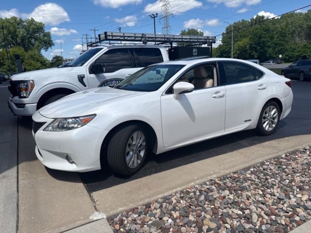 Used 2015 Lexus ES 300h Sedan