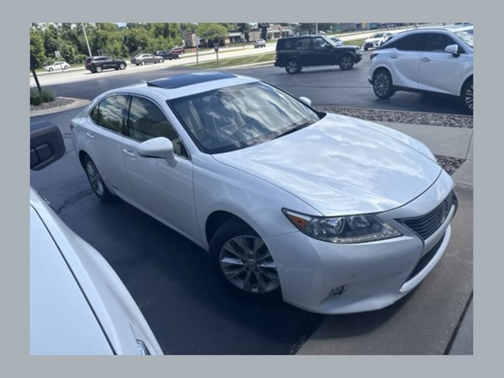 Used 2015 Lexus ES 300h Sedan