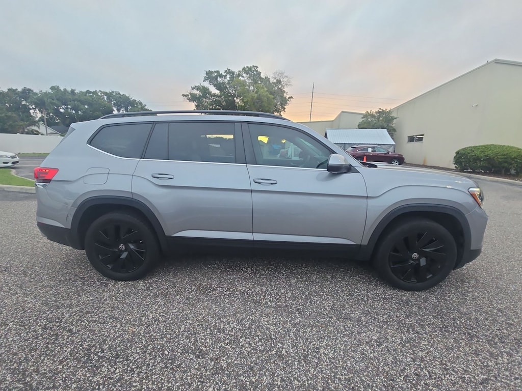 Used 2024 Volkswagen Atlas 2.0T SE w/Technology SUV