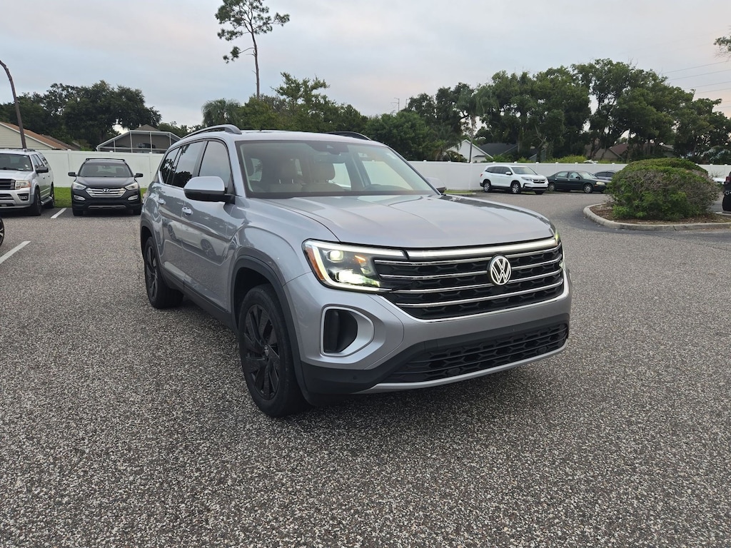 Used 2024 Volkswagen Atlas 2.0T SE w/Technology SUV