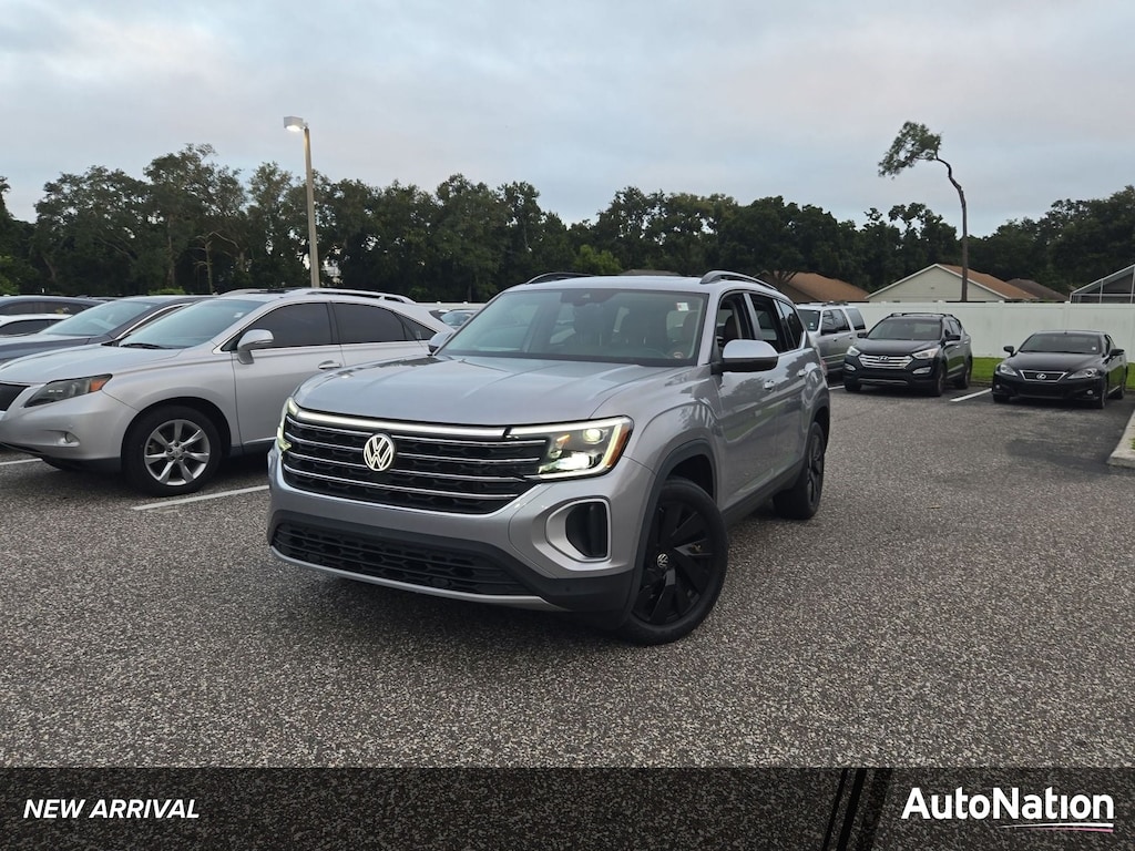 Used 2024 Volkswagen Atlas 2.0T SE w/Technology SUV