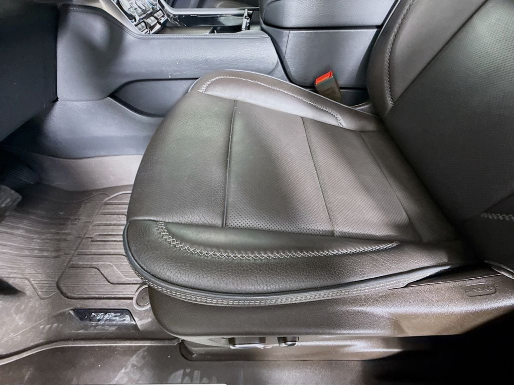 2024 GMC Yukon Denali - Photo 19