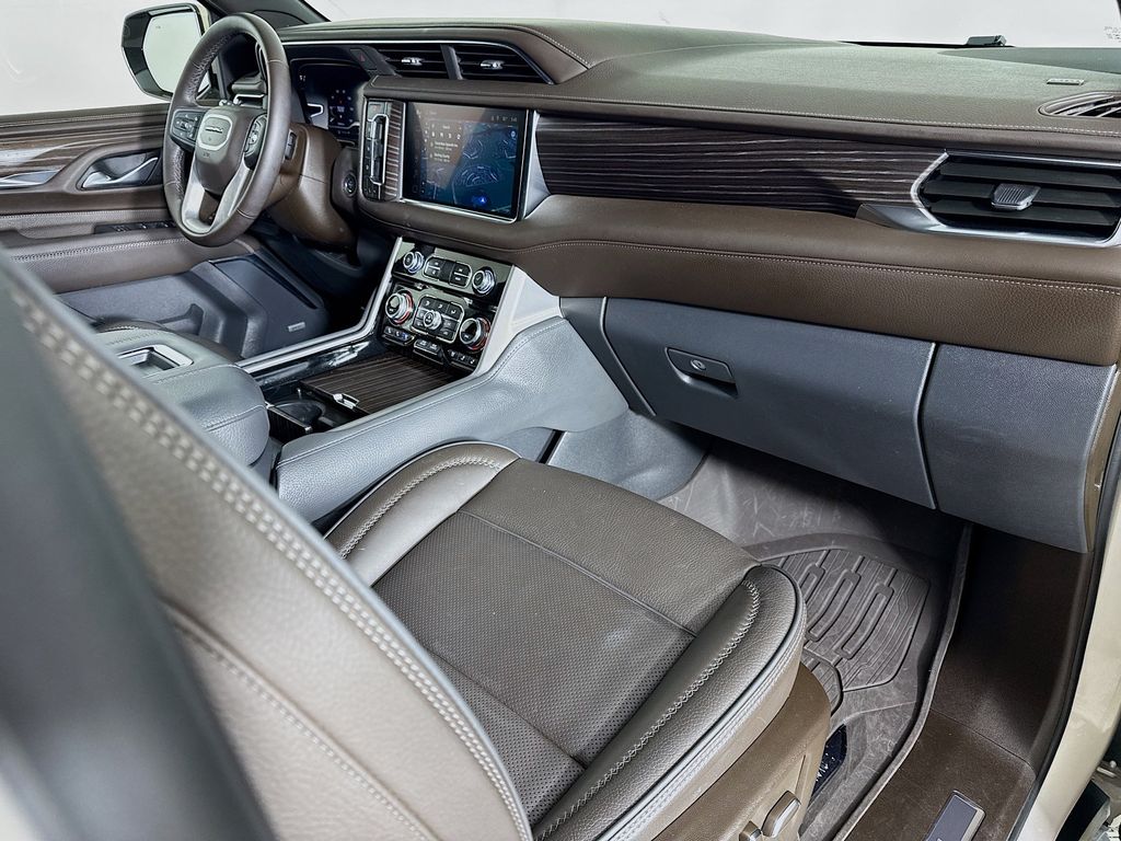 2024 GMC Yukon Denali - Photo 29