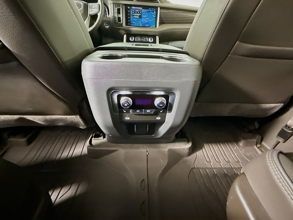 2024 GMC Yukon Denali - Photo 25