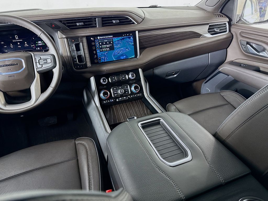 2024 GMC Yukon Denali - Photo 23