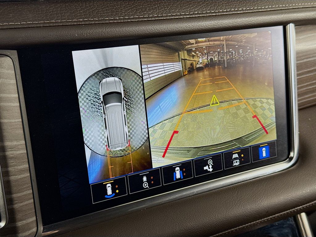 2024 GMC Yukon Denali - Photo 13