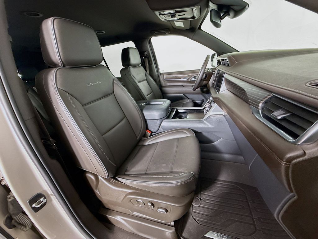 2024 GMC Yukon Denali - Photo 28