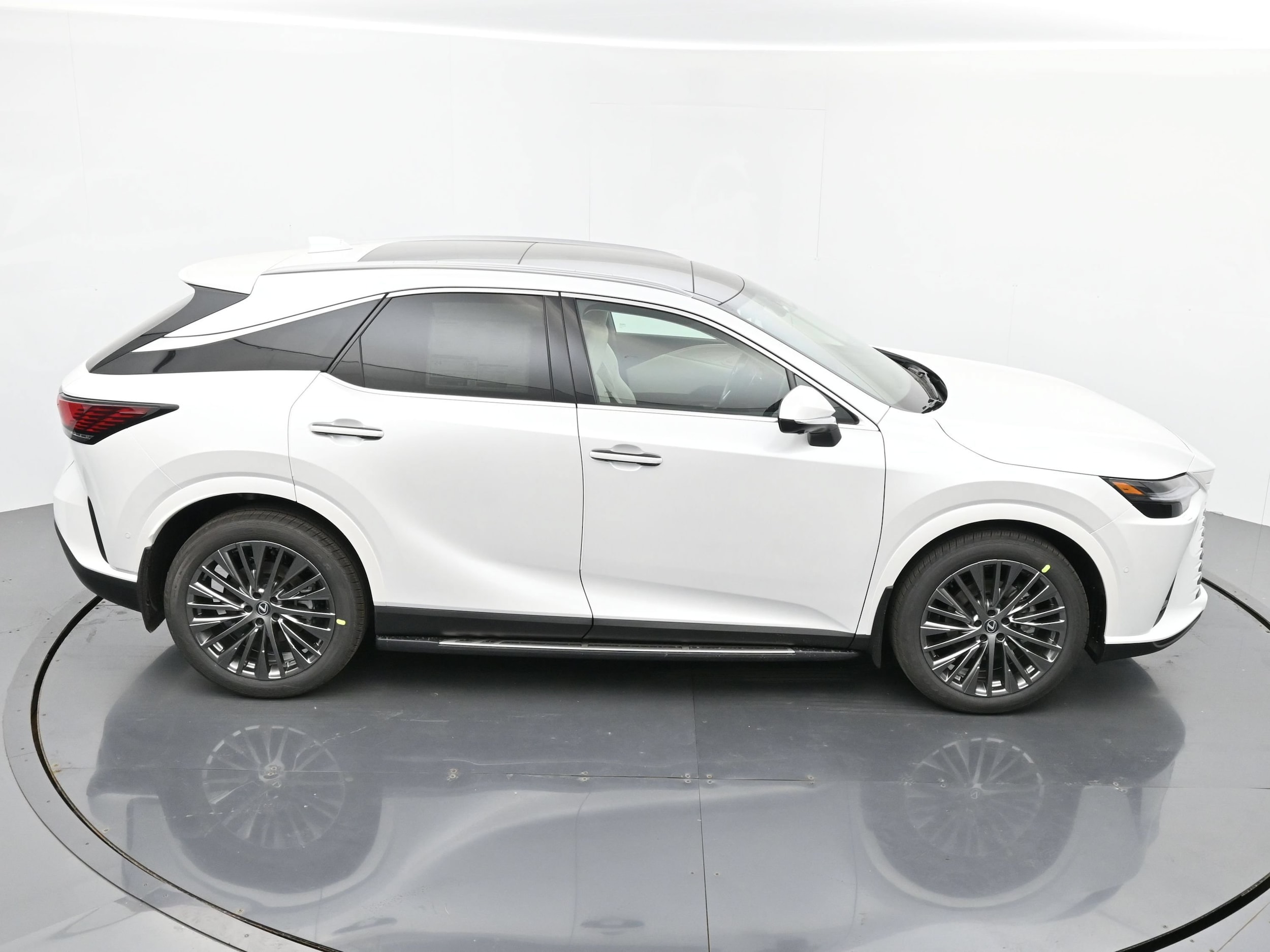 2025 Lexus RX 350 - Photo 27