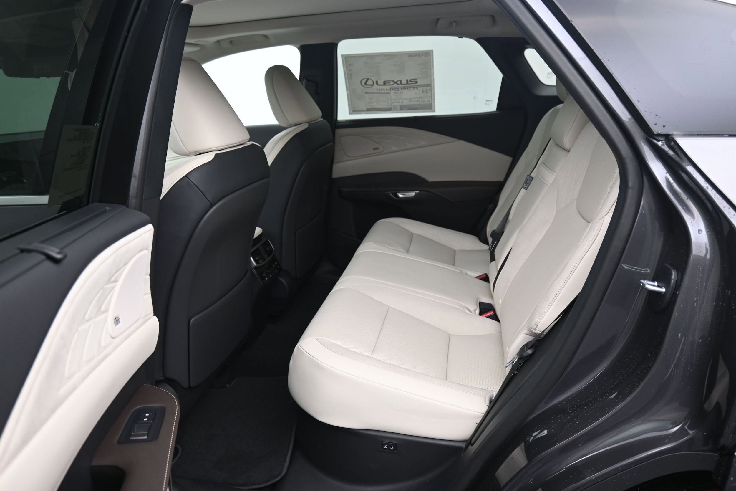 2026 Lexus RX 350 Luxury - Photo 8
