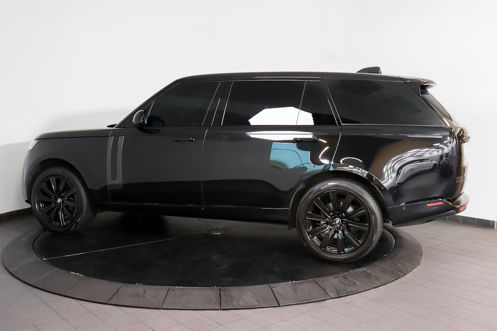 Used 2025 Land Rover Range Rover SE